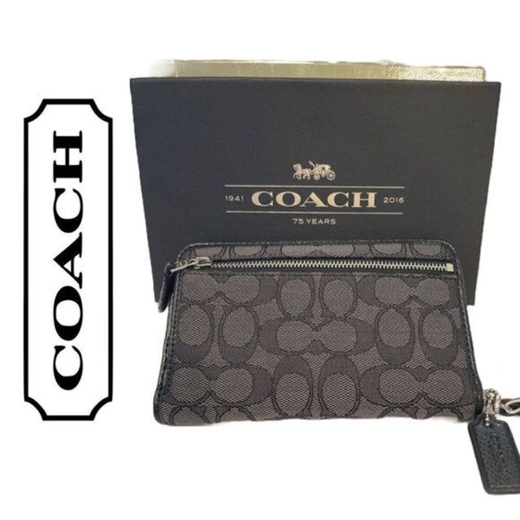 ‎Coach Signature Black Wristlet - Picture 3 of 3
